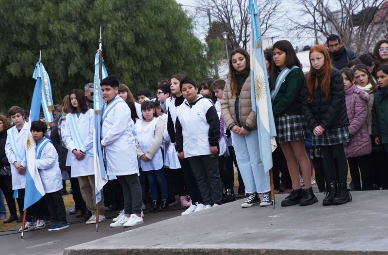 Alumnos de 4 ao prometieron fidelidad a la Bandera
